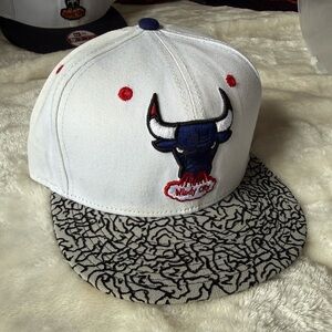 White Chicago Bulls Snapback Hat with Patterned Brim